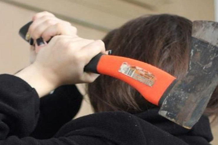 Daşkəsəndə DƏHŞƏT:  gəlin qayınanasını baltaladı - YENİLƏNİB 