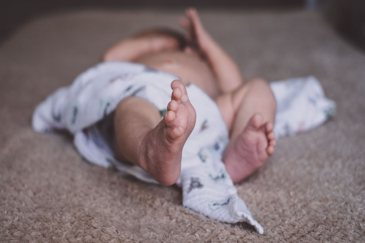 Ana 4 aylıq körpəsini döyüb öldürdü 