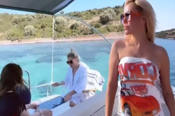 Məşhur müğənninin öz yaxtasında tətil macəraları 