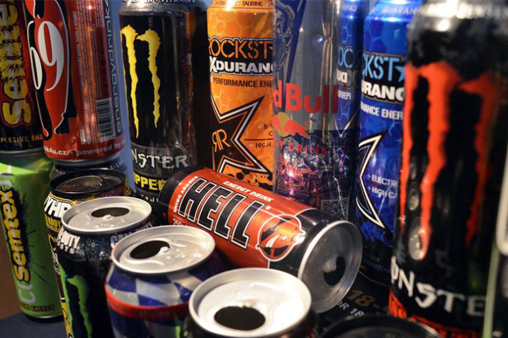 Bakıda marketdən 1500 manatlıq enerji içkisi  oğurlandı