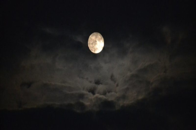 Yuxuda ay görmək  nə deməkdir?