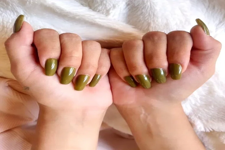 Niyə əl dırnaqları ayaq dırnaqlarından daha tez uzanır? 