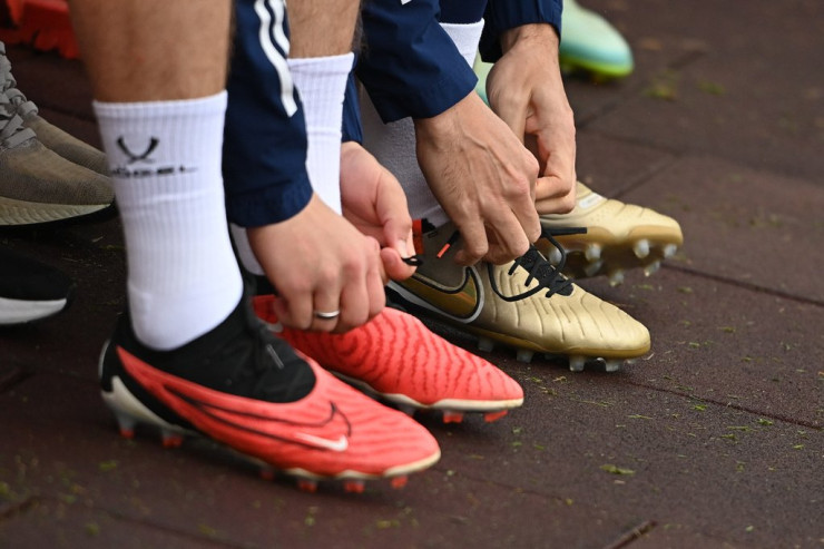 Futbolçu hakimi döyüb xəstəxanalıq etdi - VİDEO 