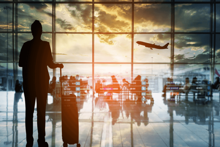 Aeroportun işçisi sərnişinlərdən yarım milyonluq oğurluq  etdi