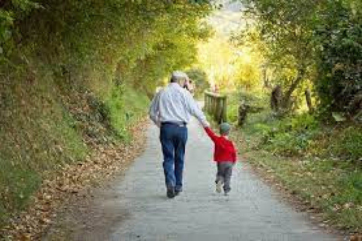 Babanı parkda, nəvələrinin yanında öldürdü 