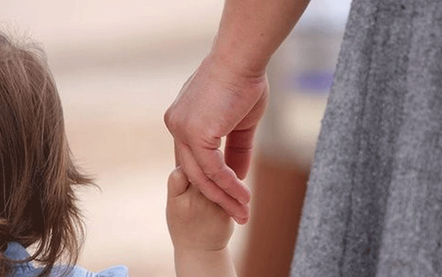 Azyaşlı qızı ilə itkin düşən ana tapıldı
