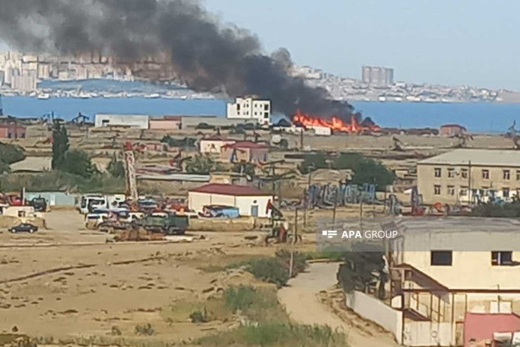 Səbaildə dənizə yaxın açıq ərazidə yanğın məhdudlaşdırıldı-VİDEO -YENİLƏNİB 