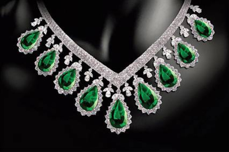 Yuxuda zinət əşyası görmək nə deməkdir?