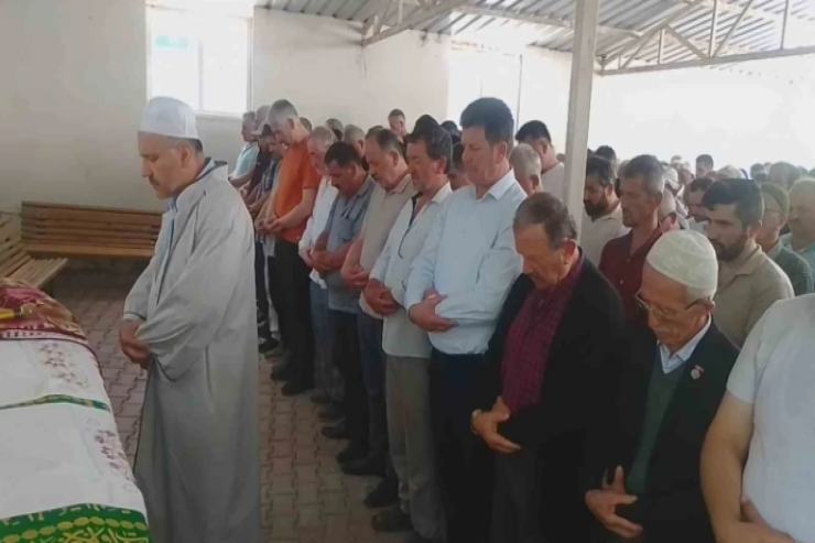 Əri ağacdan yıxıldı, qadının halı pisləşib  öldü