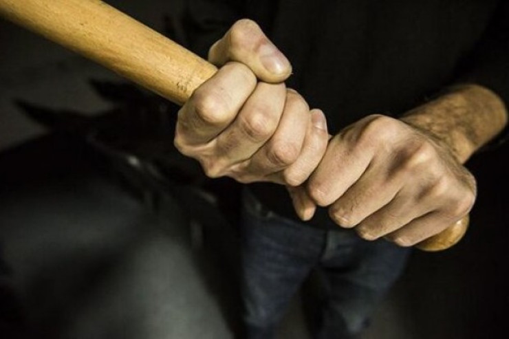 Azərbaycanda dayı bacısı oğlunun başına vura-vura öldürdü 