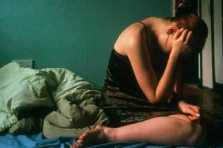 Süni intellektlə seks kaseti hazırlanan  müğənni səhnədə ağladı