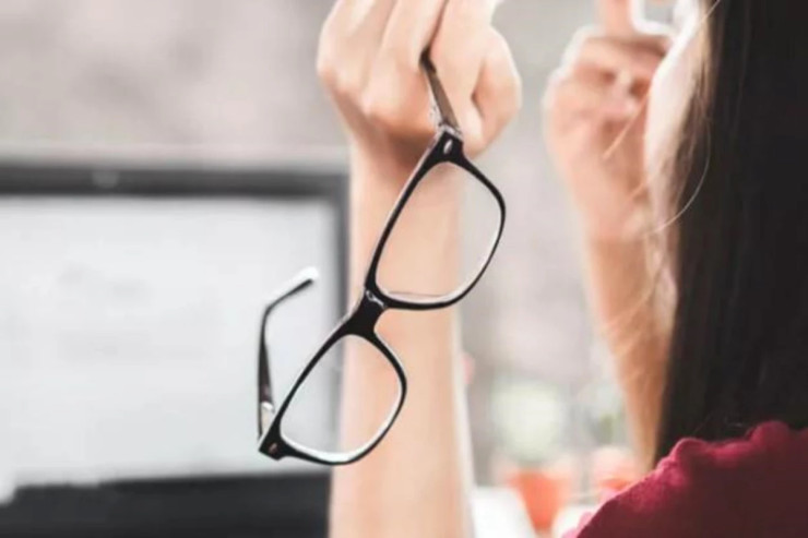 Yuxuda eynək taxmaq  nə deməkdir?