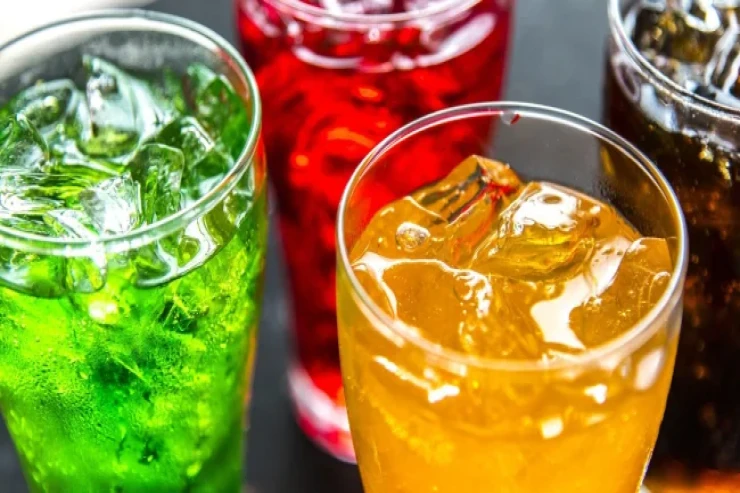 Şəkərli içkilər xərçəngə səbəb olmur, lakin dişləri çürüdür 