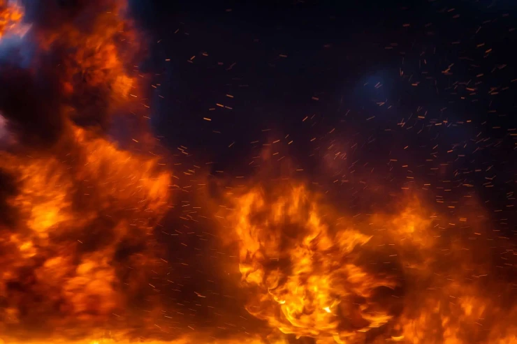 Kişi qəribə səbəblə evini partladıb öldü - VİDEO 