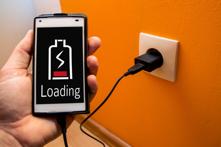 Telefonu şarj cihazının naqilindən asmayın – Təhlükəlidir  