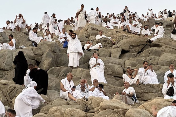 Məkkədə 14 zəvvar istidən öldü 