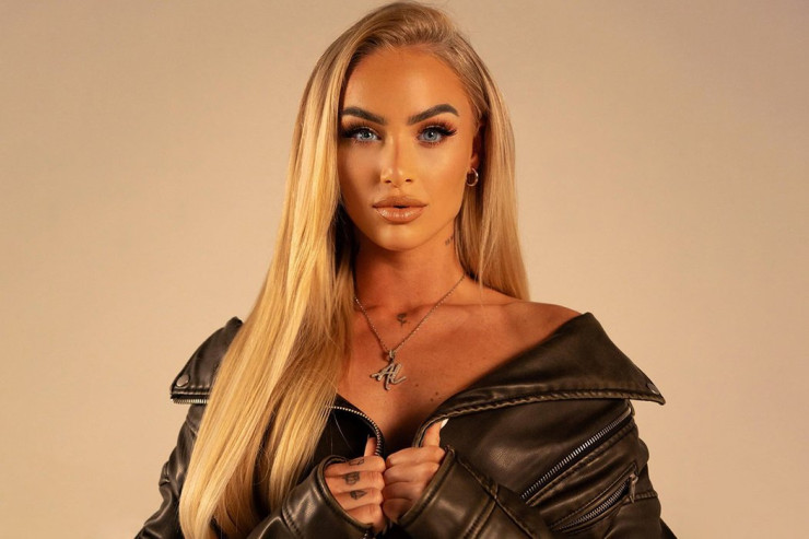 "Yuventus" ən məşhur futbolçunu transfer edir: seksual futbolçunun FOTOLARI 