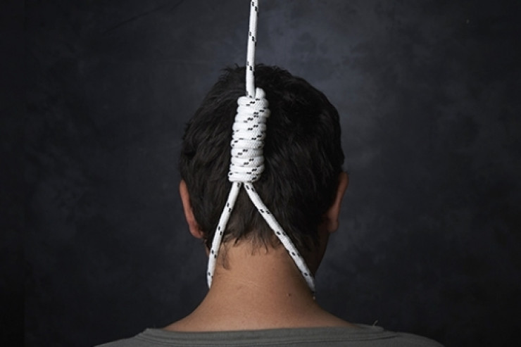 Bakıda gənc oğlan özünü öldürdü 