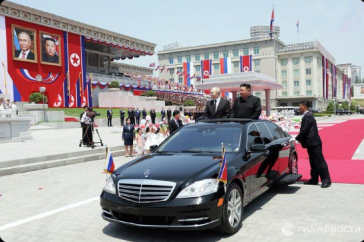 Putin və Kim Çen In oğurlanmış köhnə  “Mercedes”lə gəzdilər
