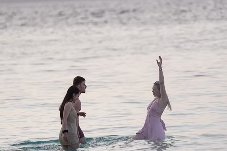 Turistlərin cinsi əlaqədə olması səbəbindən bu kurortlarda spirtli içki   qadağan edilir