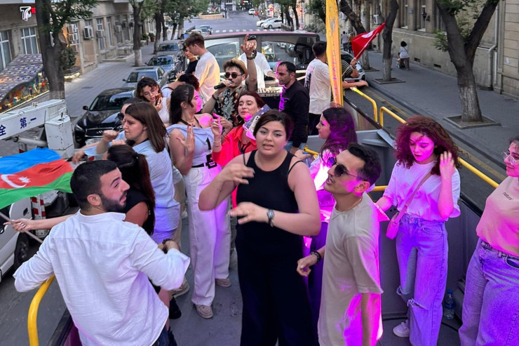 Azərbaycanda İLK: Avtobusda konsert 