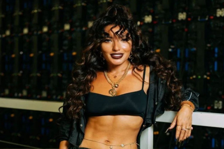 Dilarə Kazımova büstqalterdə FOTOLARINI  paylaşdı