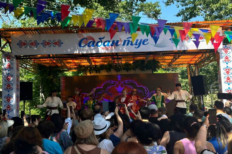 “Final” çay tatarların milli bayramına dəstək verdi