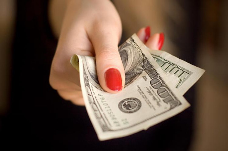 Bakıda qadınlara qarşı 10 min dollarlıq DƏLƏDUZLUQ 