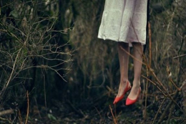 Məktəbli qız ailəsinə DƏHŞƏT YAŞATDI:  asılmış meyitini tapdılar