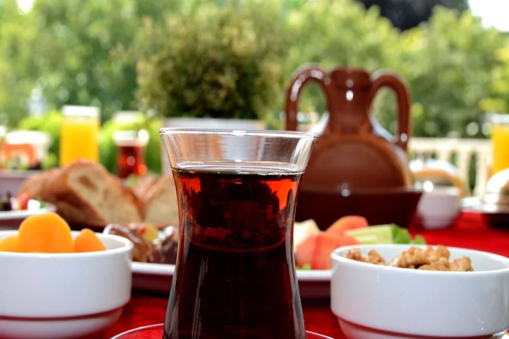 Niyə kəsmiyi çayla birlikdə  yemək olmaz?