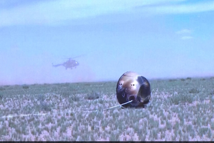 Çindən bir ilk:  Ayın görünməyən üzündən yığılan nümunələr Yerə endi