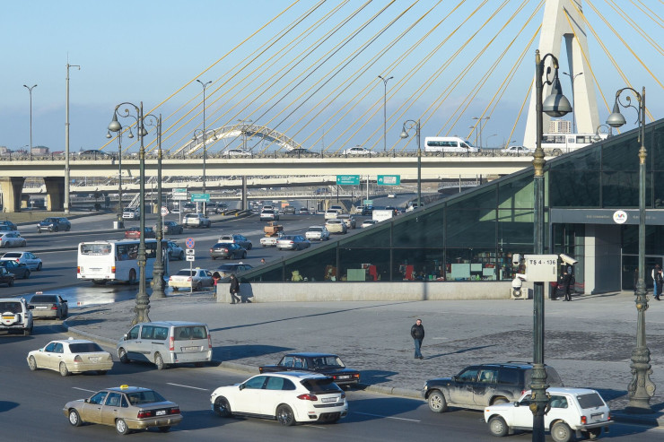 "Koroğlu"da avtobus gənc oğlanı vurub öldürdü 