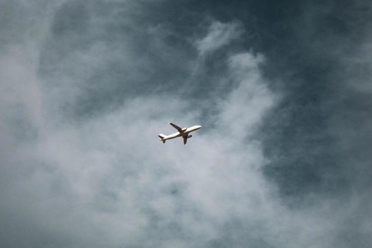 Təyyarə magistral yola düşdü, ölənlər var 