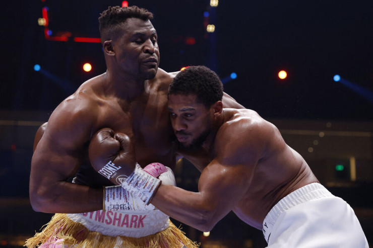 Nokautla məğlub olan boksçu üzr istədi 