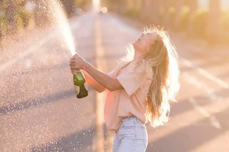 Yaxın günlərdə  yaxşı xəbərlər alacaq   BEŞ BÜRC