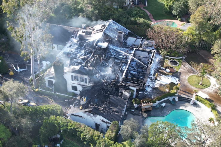 Fanatı tanınmış aktrisanın milyon dollarlıq   EVİNİ YANDIRDI