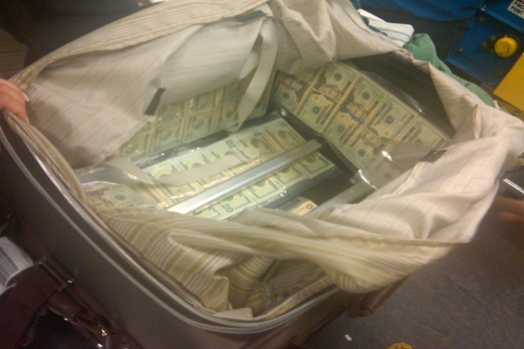 Xəstəxanada reyd, 3 milyon dollar tapıldı 