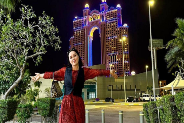 Xatirəni Əbu-Dabiyə aparan müəllim kimdir?