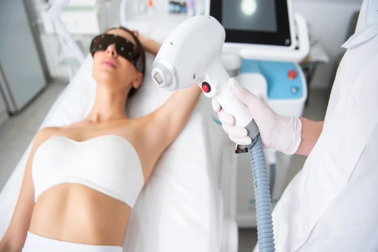 Lazer epilyasiyasının əks təsirləri: Mütəxəssislər izah edir 