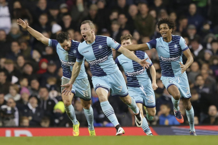 Qazaxıstanlı milyarder İngiltərə  futbol klubunu   aldı