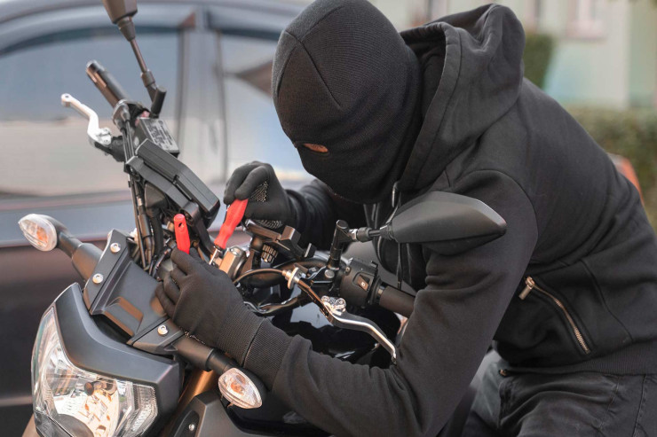 Bakıda  bahalı motosiklet   oğurlandı - VİDEO 