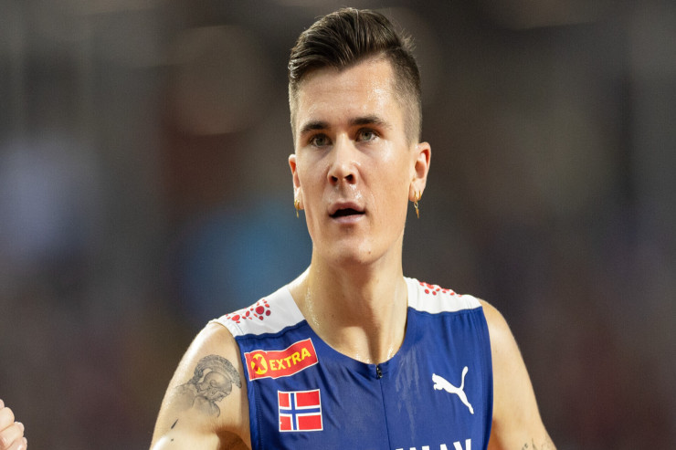 Olimpiya çempionundan atasına qarşı  zorakılıq İTTİHAMI 