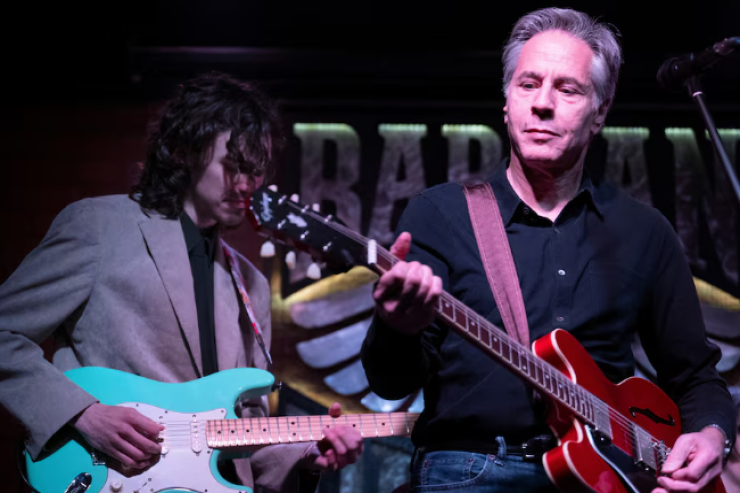 Blinken Kiyevdəki barda gitara çaldı -VİDEO 