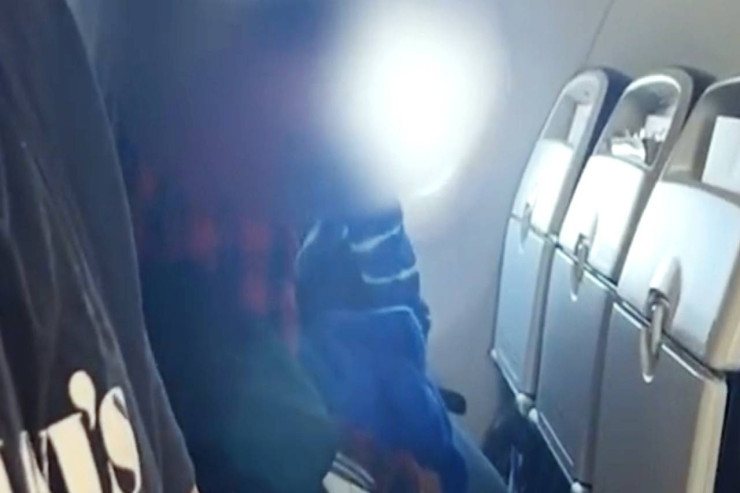 Sərnişinlər təyyarədə cinsi əlaqədə  oldular - VİDEO 