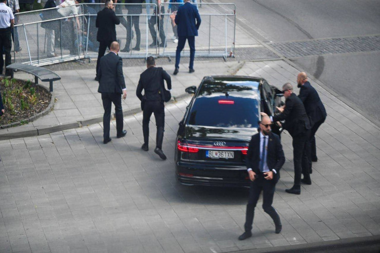 Slovakiyanın baş naziri GÜLLƏLƏNDİ  - SON VƏZİYYƏTİ AÇIQLANDI - YENİLƏNİB  - VİDEO 