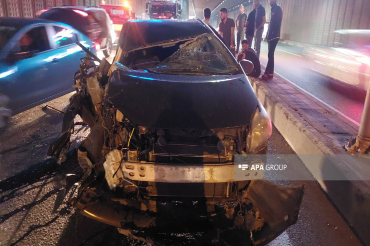 Lökbatanda "Prius" "KamAZ"la  toqquşdu: 1 ölü, 4 yaralı