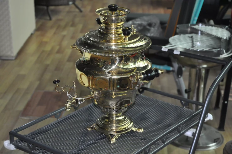 Bakıda bahalı  antik samovar   oğurlandı