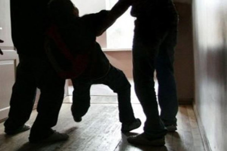 Biləsuvarda şagird sinif yoldaşına  XƏSARƏT YETİRDİ