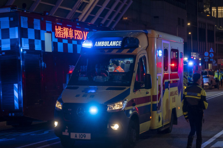 Ticarət mərkəzinə gəldi, mətbəx bıçağı ilə  4 nəfəri yaraladı