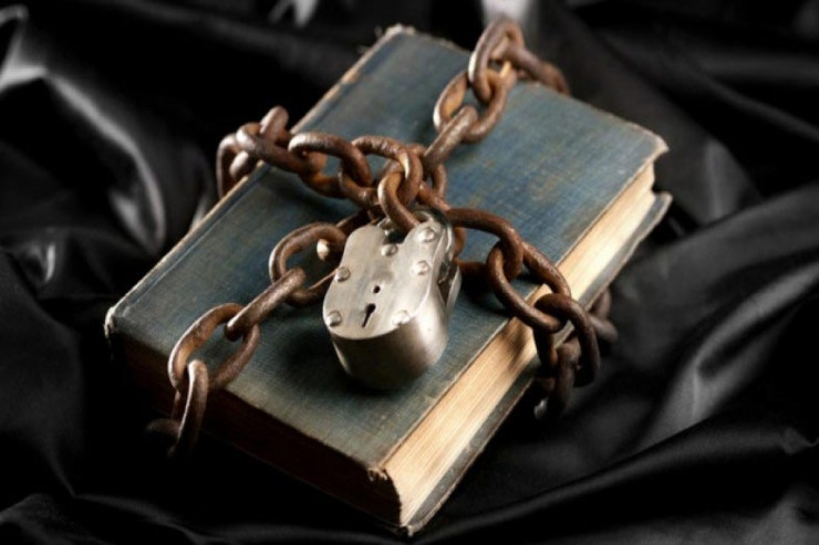 Dünyada qadağan olunmuş  10 KİTAB